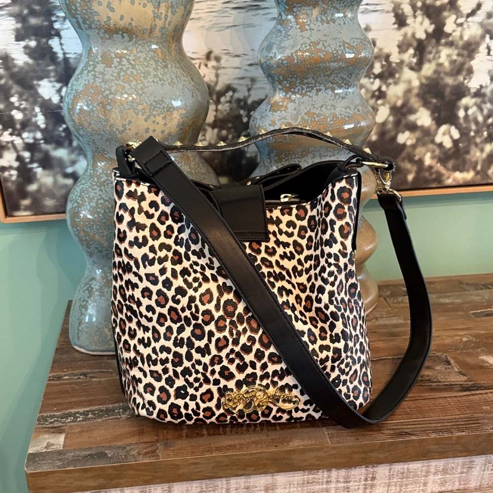 Betsey Johnson Leopard Print Shoulder Bag with Studded Black Bow beautiful - Picture 5 of 8